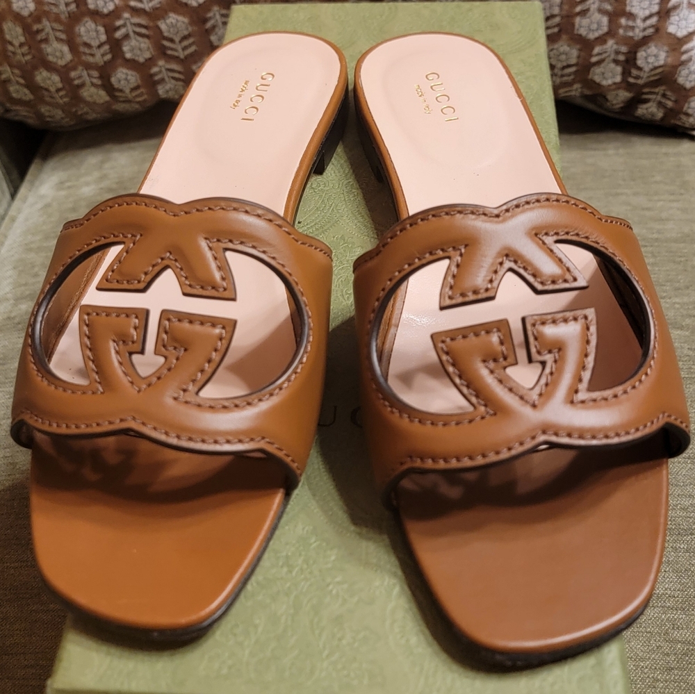 GUCCI-AUTHENTIC-Women's slide sandal with Interlocking G - TAN SZ 38